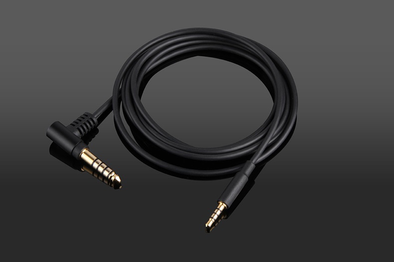 4.4 مللي متر/2.5 مللي متر إلى  - مراجعة Sennheiser Headphone Momentum 4 وسعره