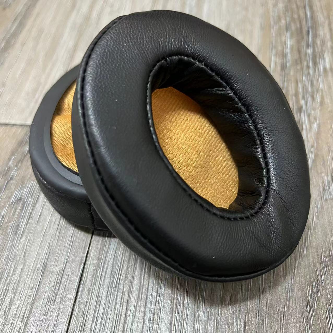 وسادات أذن من جلد الغنم الأصلي - مراجعة Sennheiser Headphone Momentum 4 وسعره